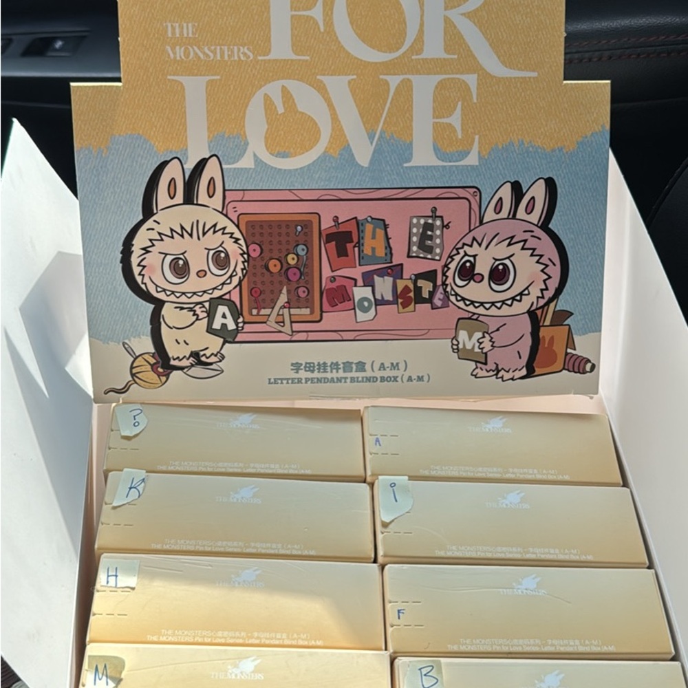 Labubu pin for love letter B